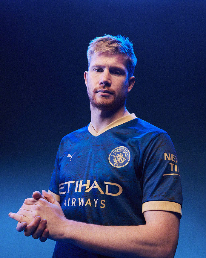 踢球者：卡尔成为历史首位年仅17岁被评为洲际级